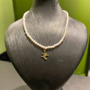 گردنبند مروارید با پلاک درخت - تصویر دوم